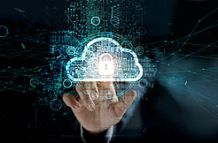 Hand berührt Schloßsymbol in Cloud Icon